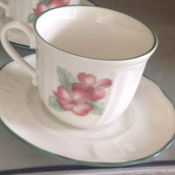 Set of 4 cups & Saucers by Noritake Discontinued Market Day Pattern - Picture 4 of 4